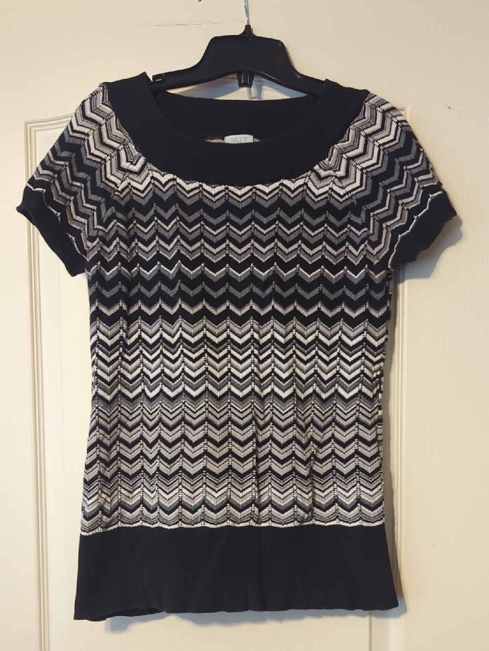 Ricki's Black & White Chevron Short Sleeve Knit Top